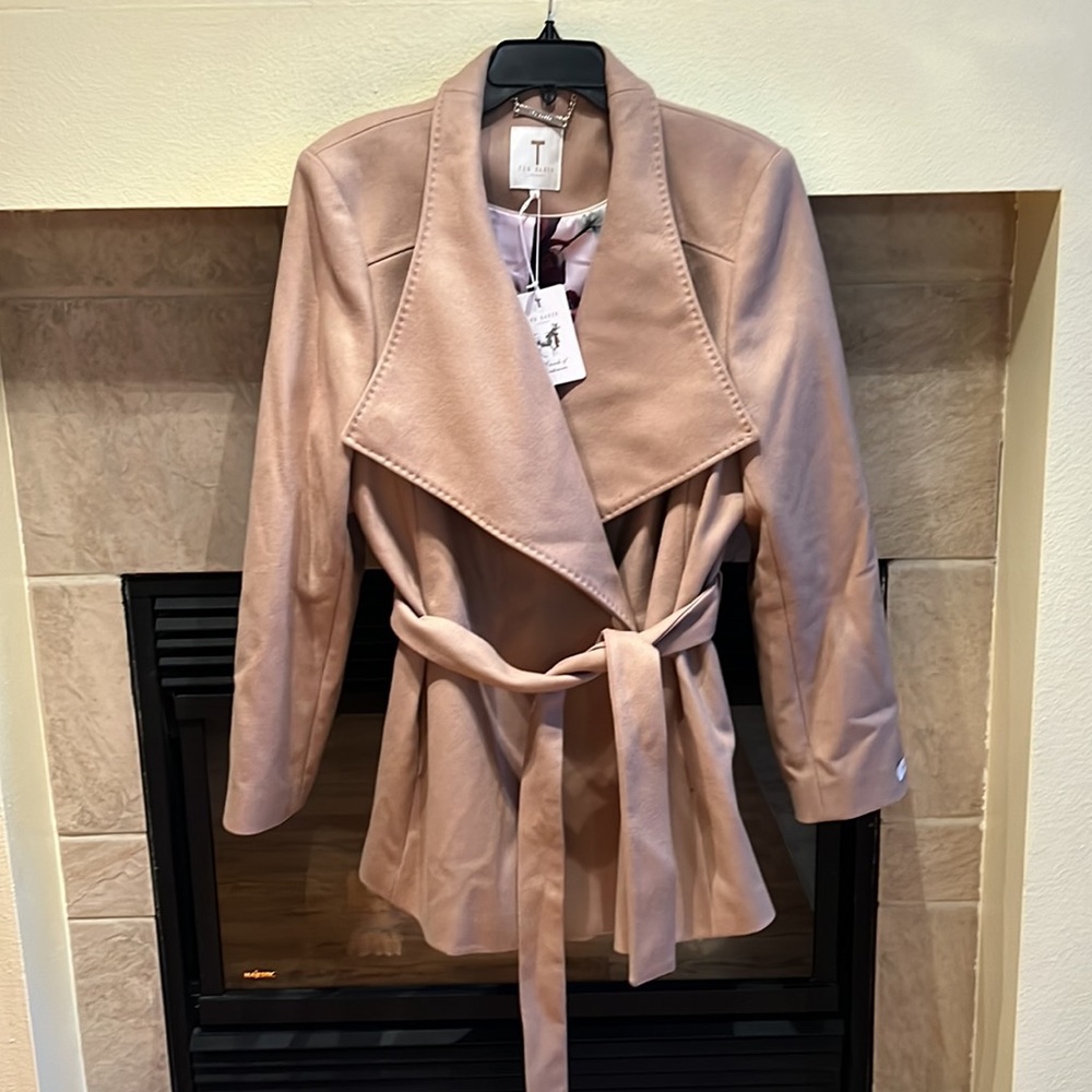 Gorgeous wrap coat - Picture 3 of 8